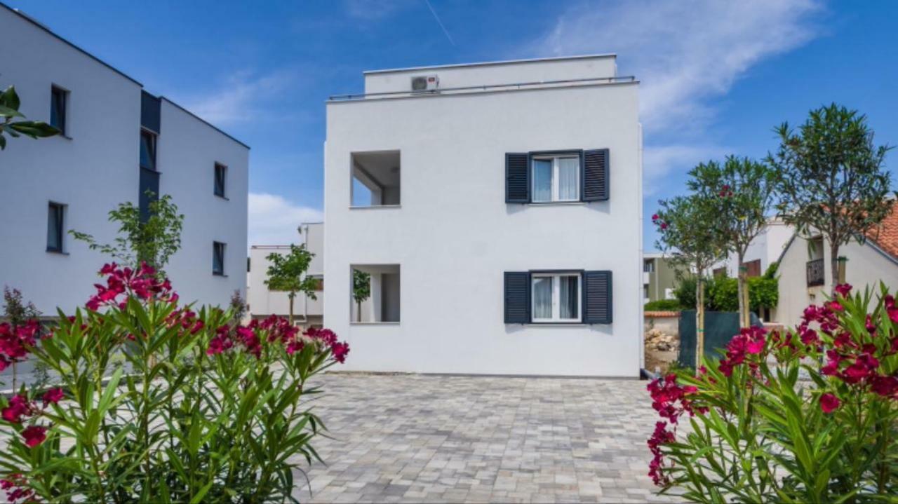 Apartmani Paradise Petrcane Bagian luar foto