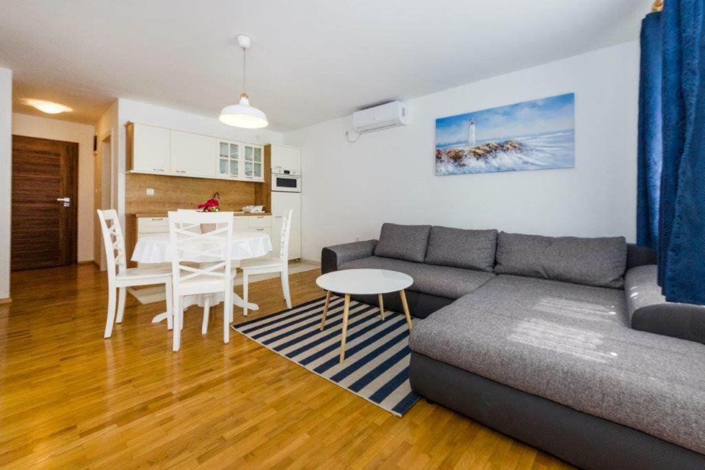 Apartmani Paradise Petrcane Bagian luar foto