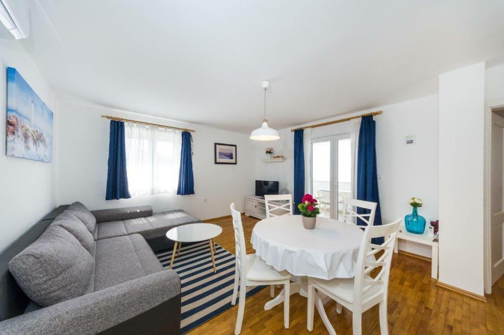 Apartmani Paradise Petrcane Bagian luar foto