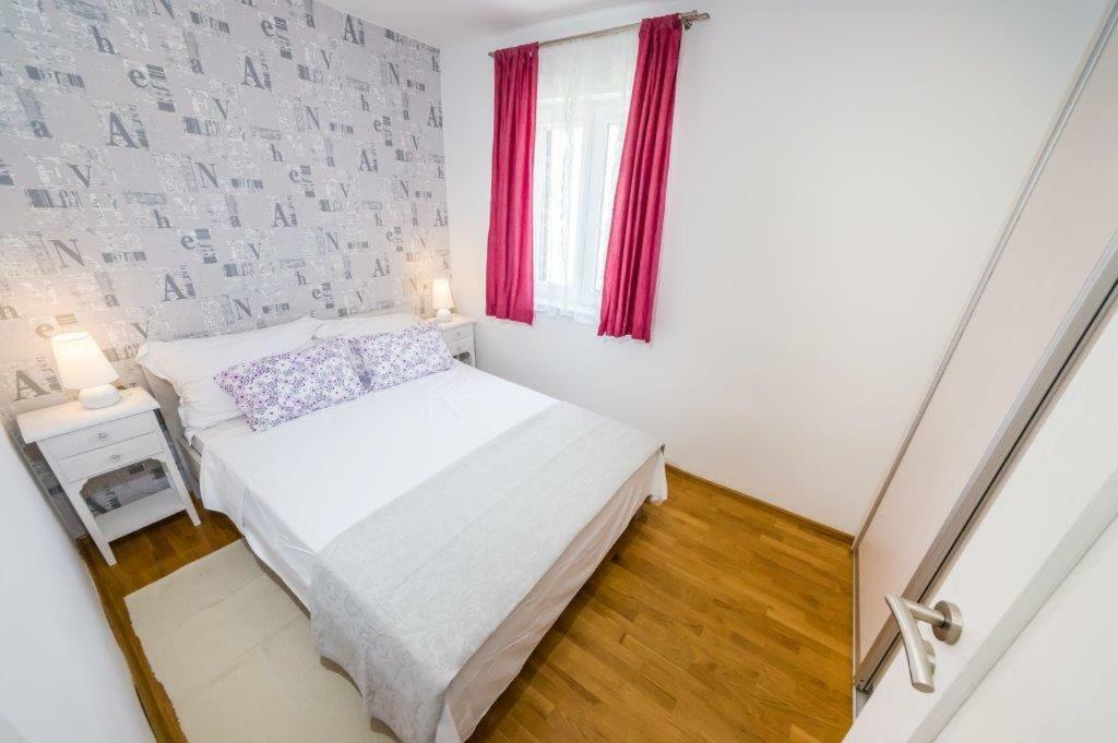 Apartmani Paradise Petrcane Bagian luar foto