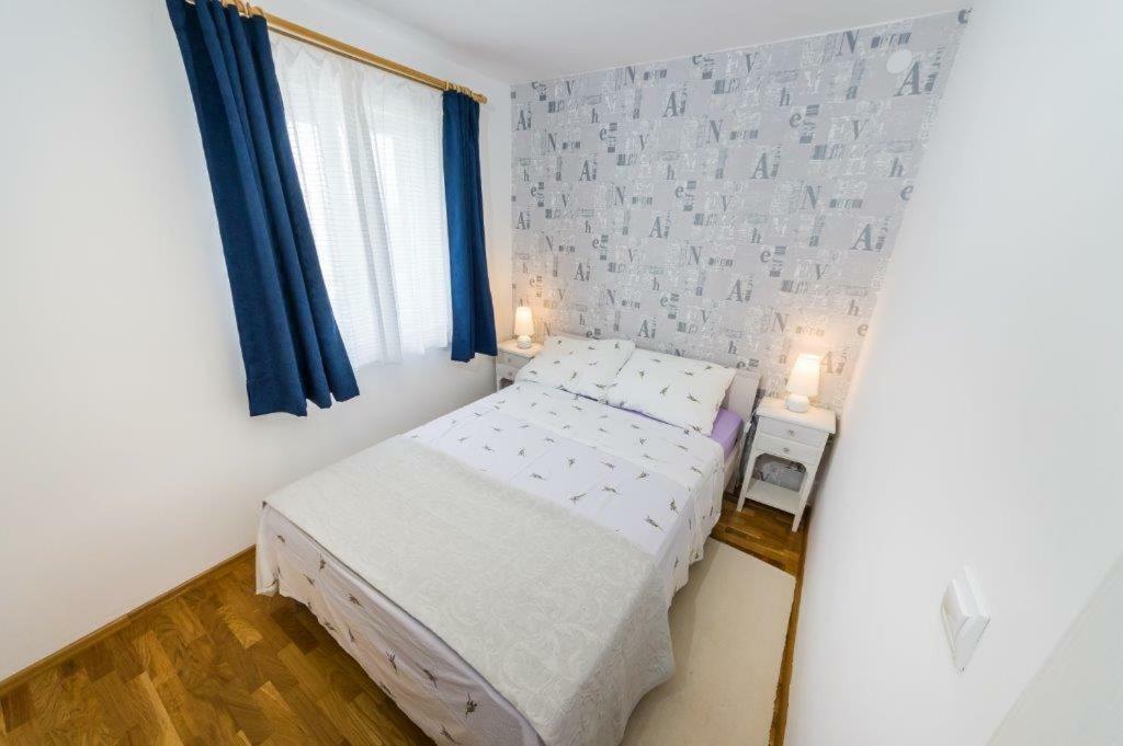 Apartmani Paradise Petrcane Bagian luar foto