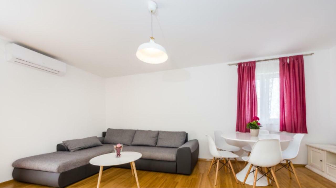 Apartmani Paradise Petrcane Bagian luar foto