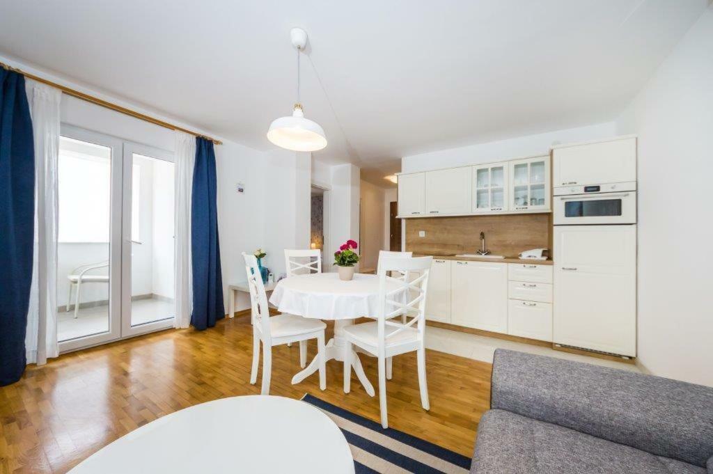 Apartmani Paradise Petrcane Bagian luar foto