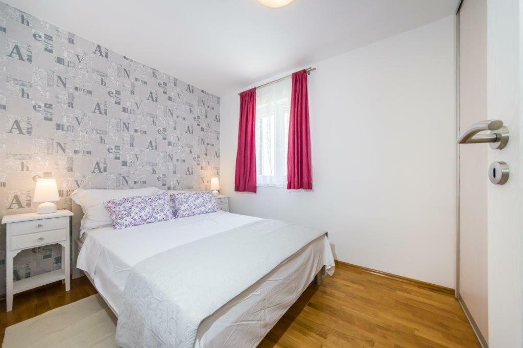 Apartmani Paradise Petrcane Bagian luar foto