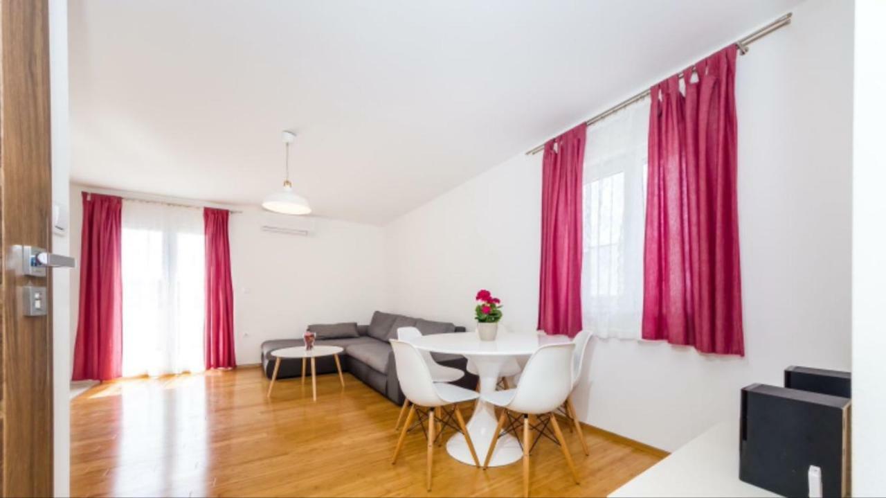 Apartmani Paradise Petrcane Bagian luar foto