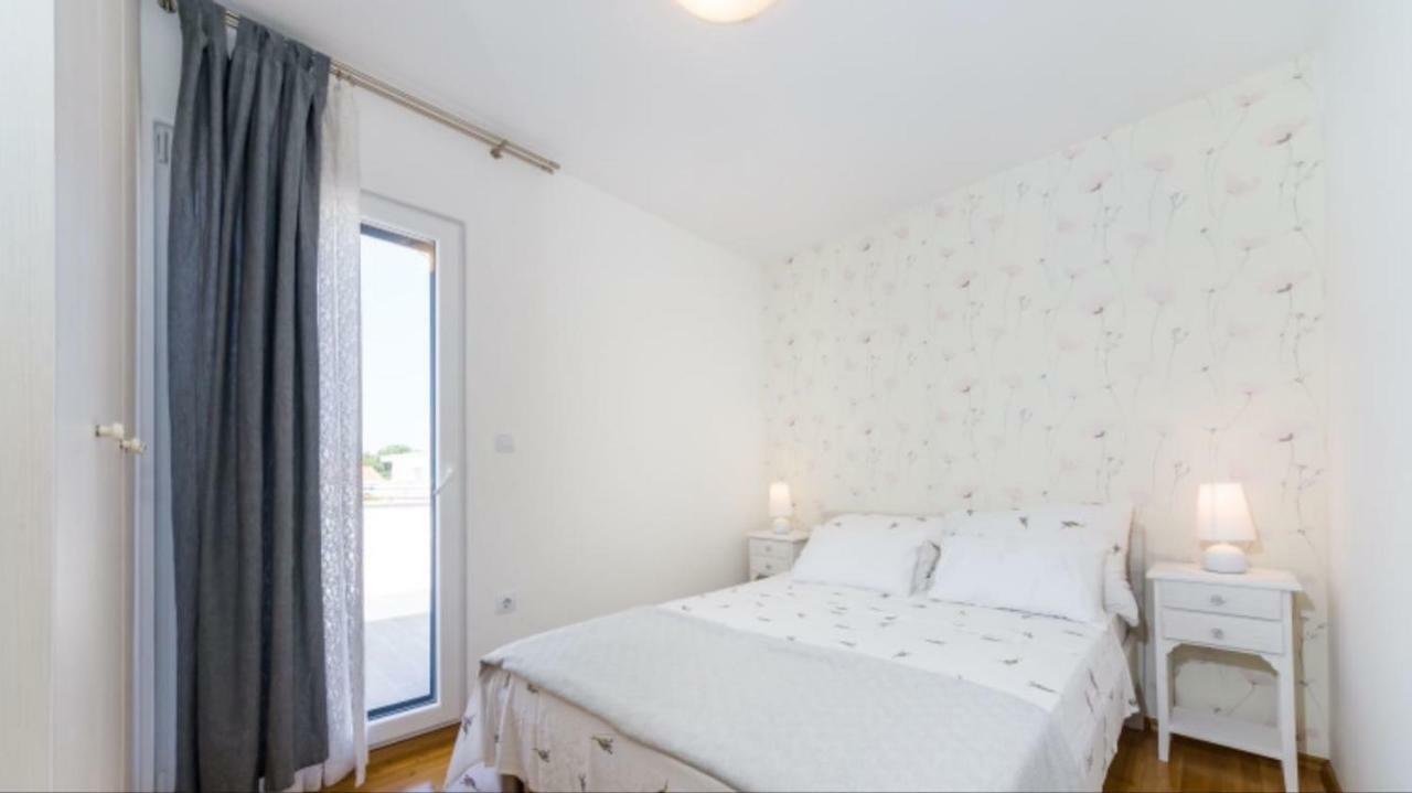 Apartmani Paradise Petrcane Bagian luar foto