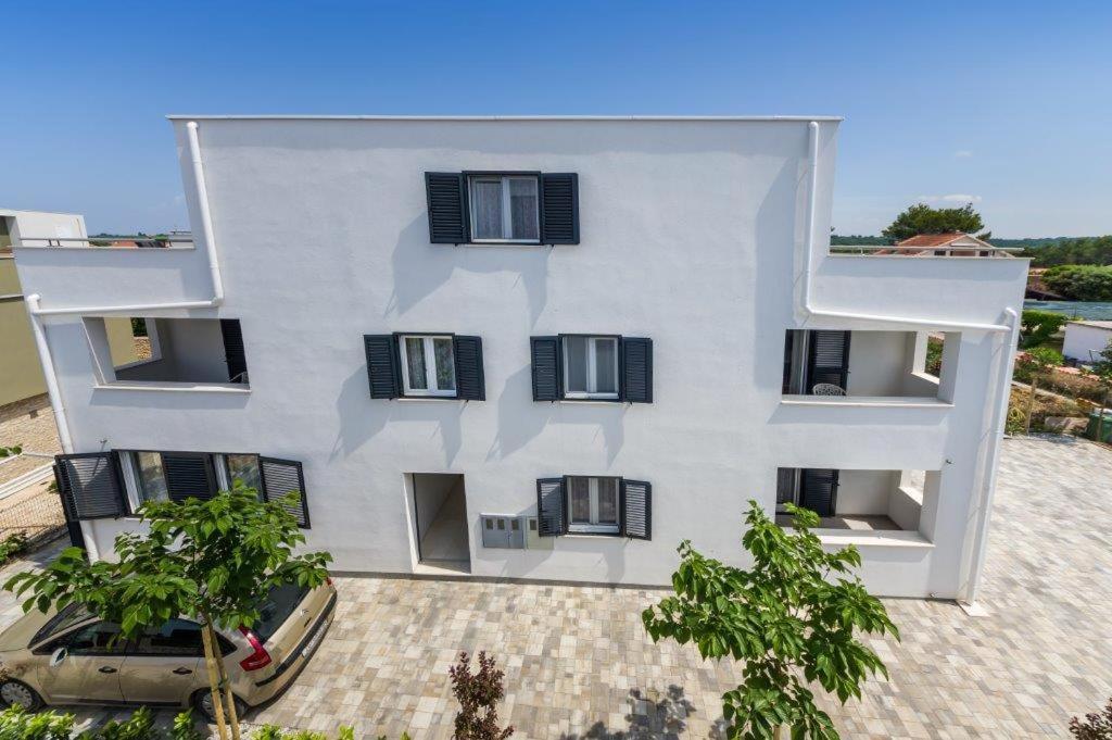 Apartmani Paradise Petrcane Bagian luar foto