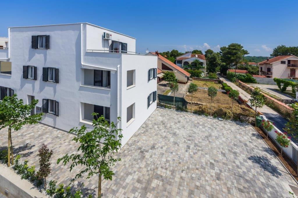 Apartmani Paradise Petrcane Bagian luar foto