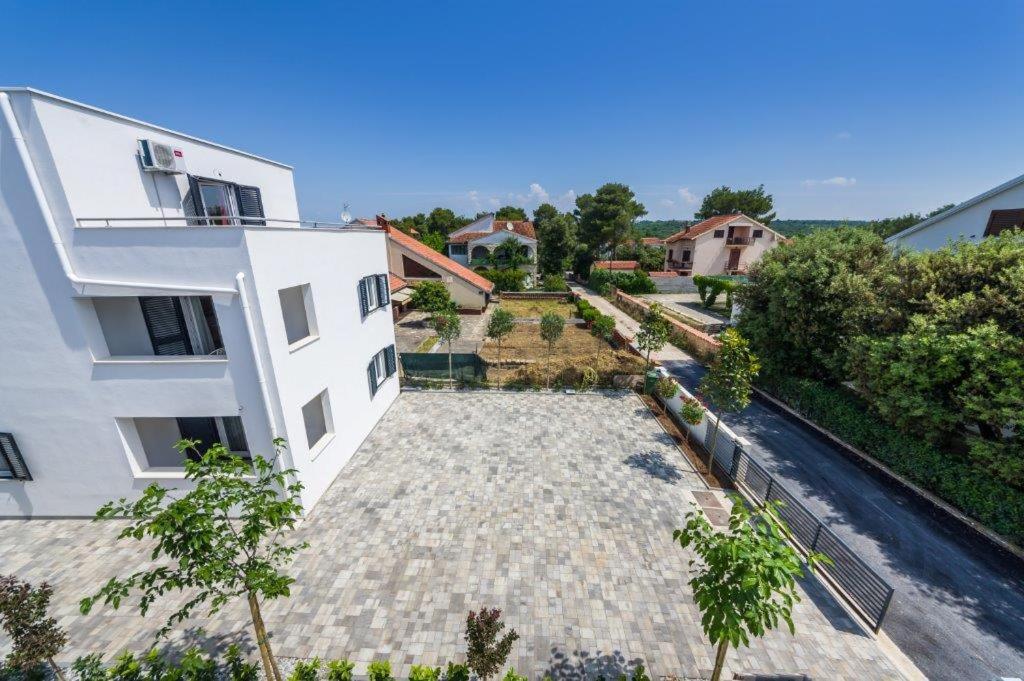Apartmani Paradise Petrcane Bagian luar foto